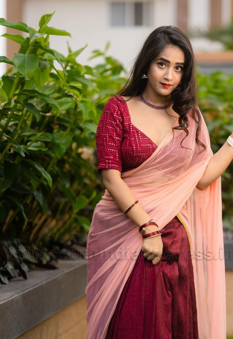 Deepthi Sunaina In Half Saree Photoshoot Stills South Indian Actress