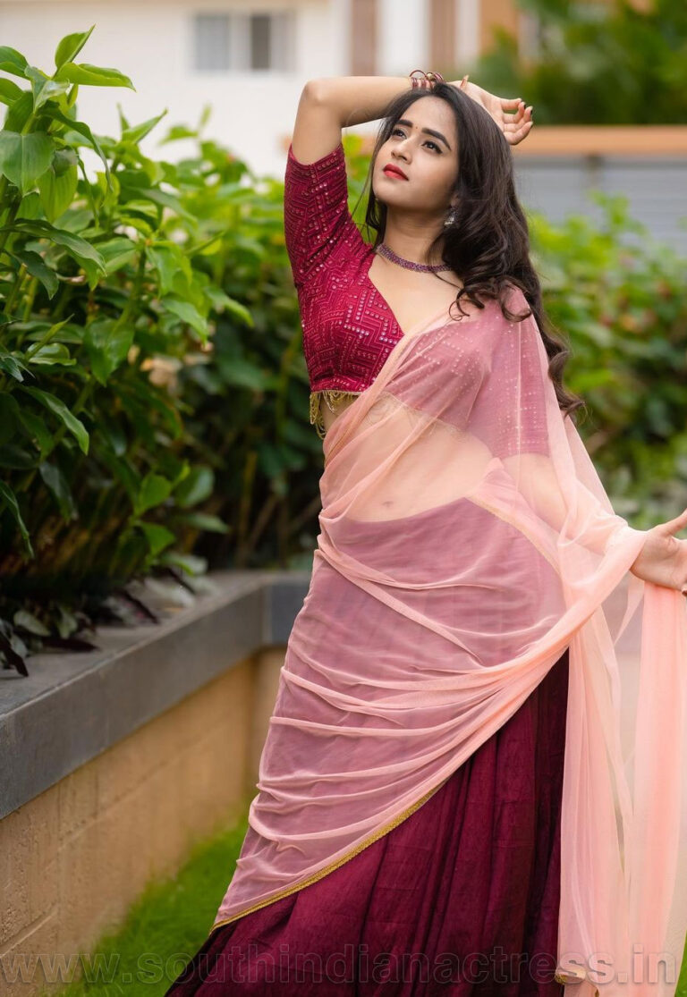 Deepthi Sunaina In Half Saree Photoshoot Stills South Indian Actress