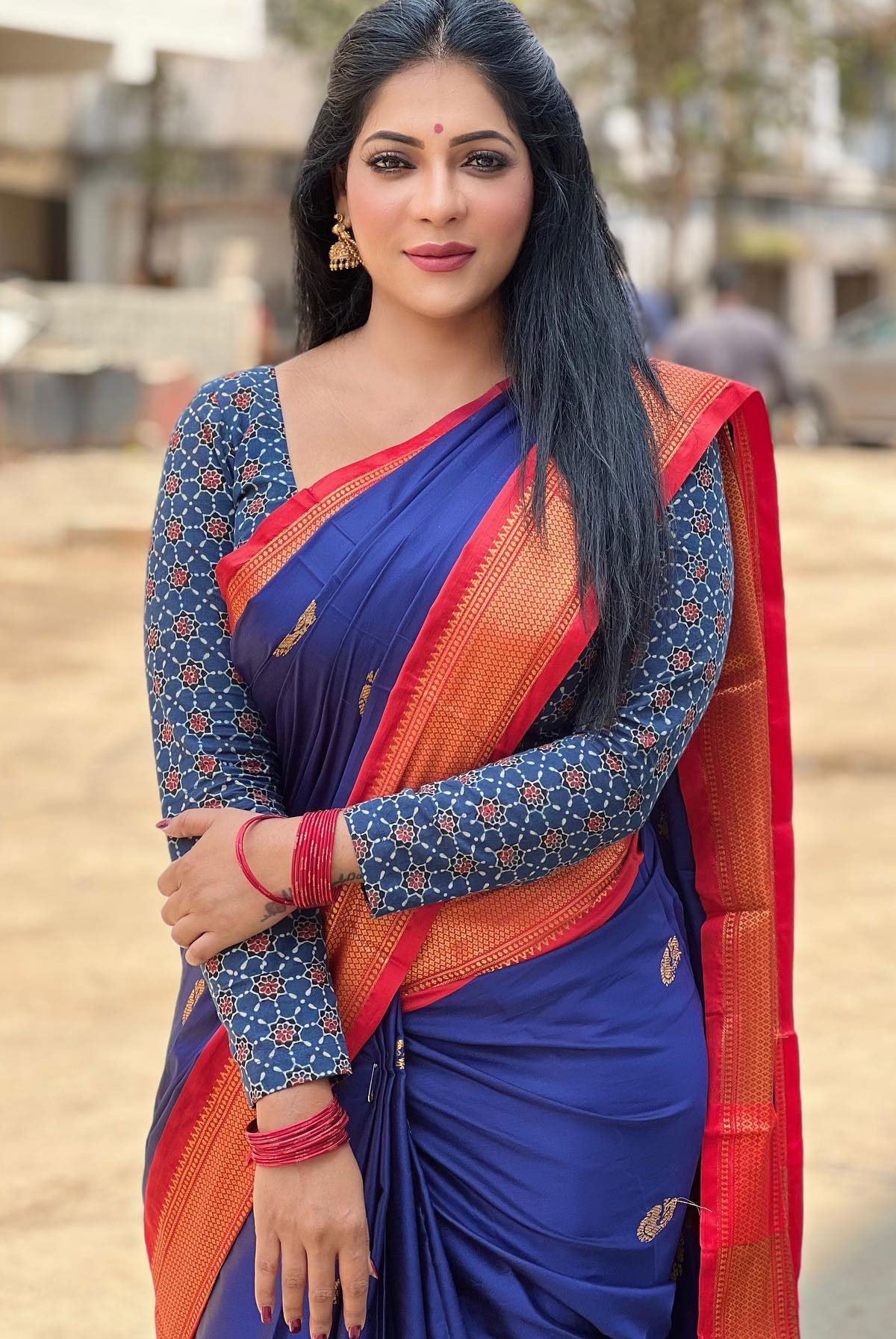 Reshma Pasupuleti Navel Stills In Saree South Indian Actress