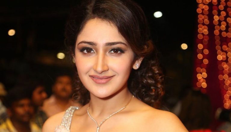 Sayesha Saigal at Zee Telugu Apsara Awards 2017