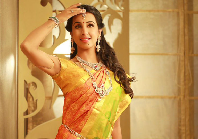Sanjjanaa Galrani in saree
