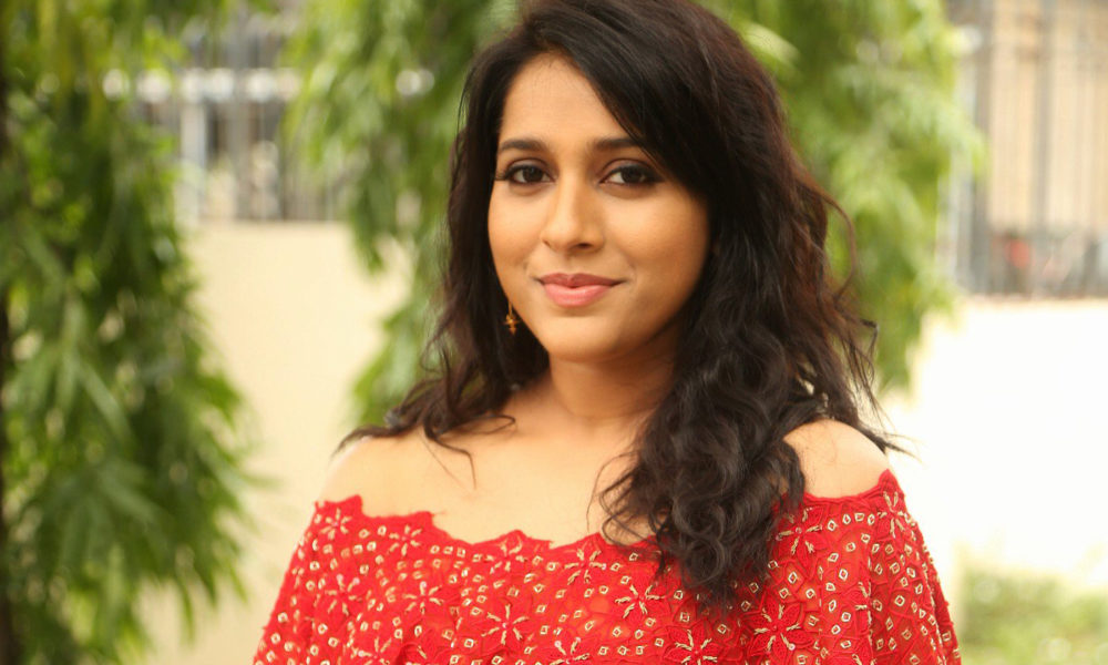 Rashmi Gautam at Next Nuvve Movie Trailer Launch