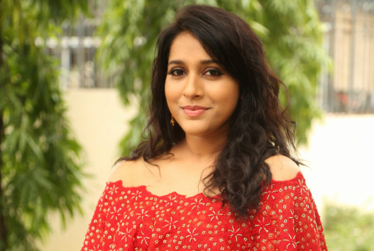 Rashmi Gautam at Next Nuvve Movie Trailer Launch