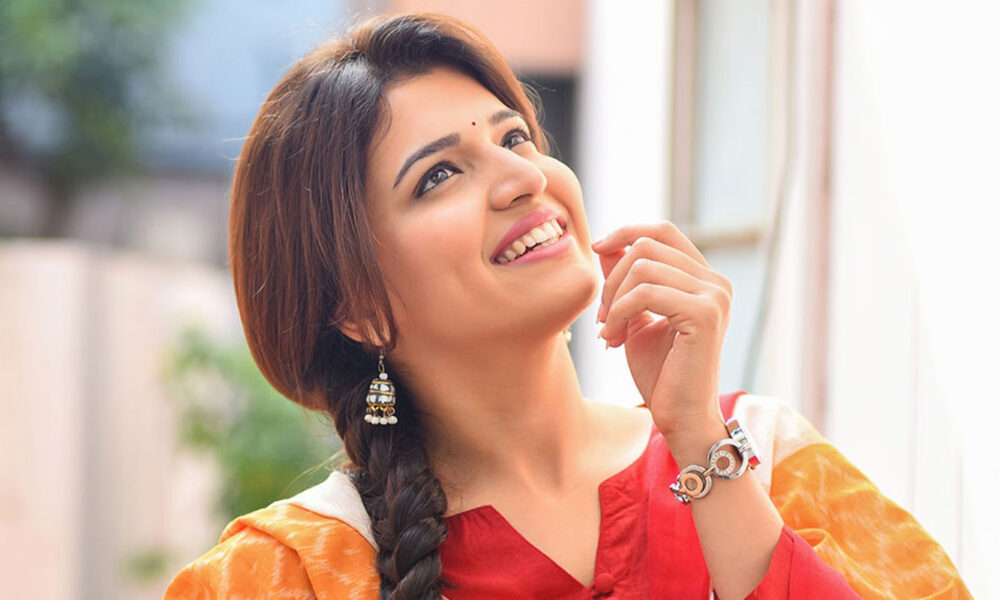 Chitra Shukla stills from Rangula Ratnam movie