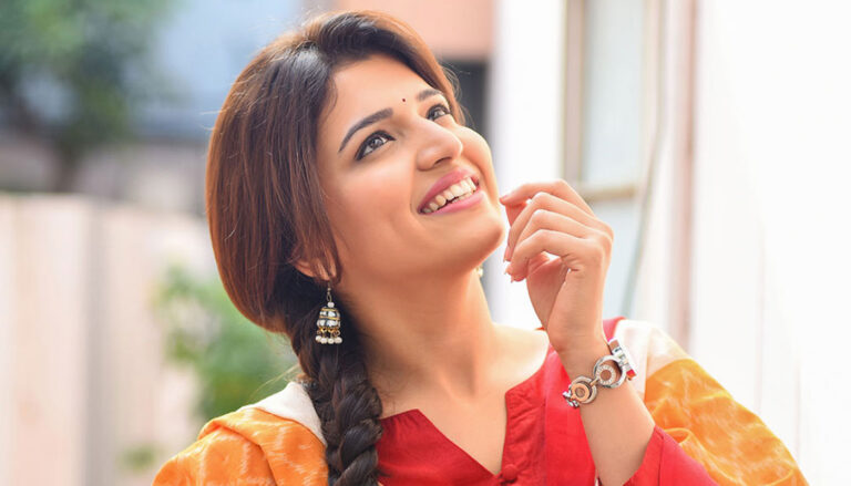 Chitra Shukla stills from Rangula Ratnam movie
