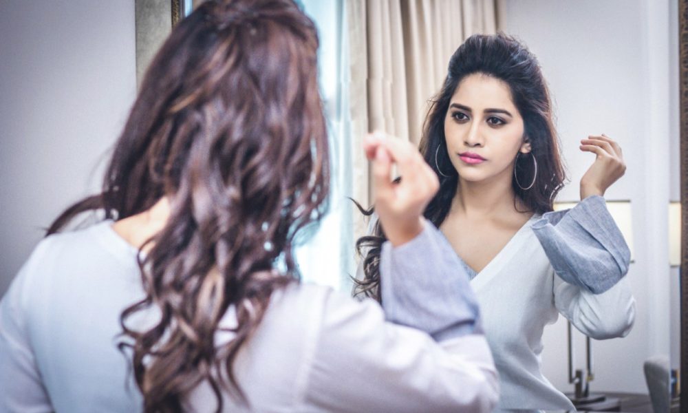 Nabha Natesh at Nannu Dochukunduvate promotion