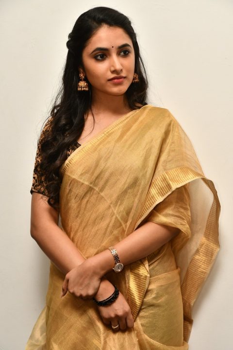 Priyanka Arul Mohan saree stills