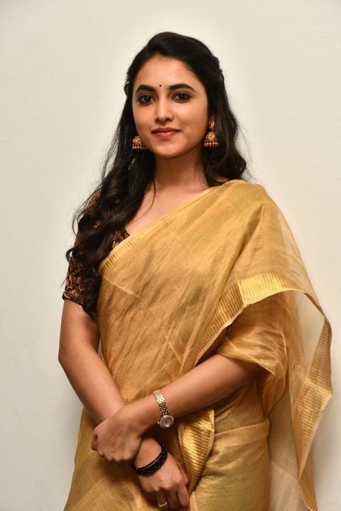 Priyanka Arul Mohan saree stills