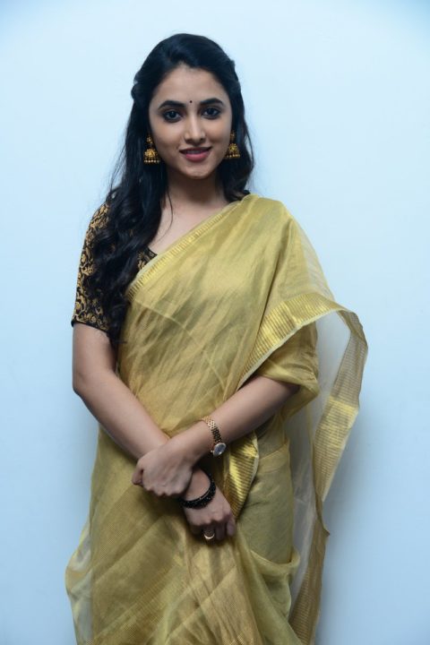 Priyanka Arul Mohan saree stills