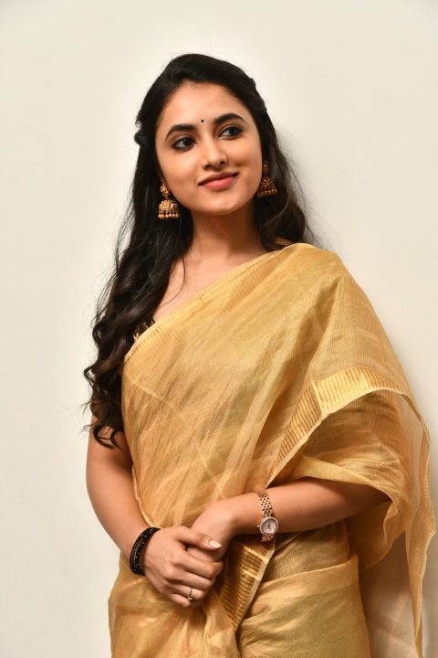 Priyanka Arul Mohan saree stills