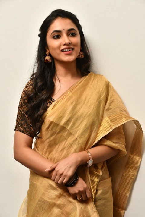 Priyanka Arul Mohan saree stills