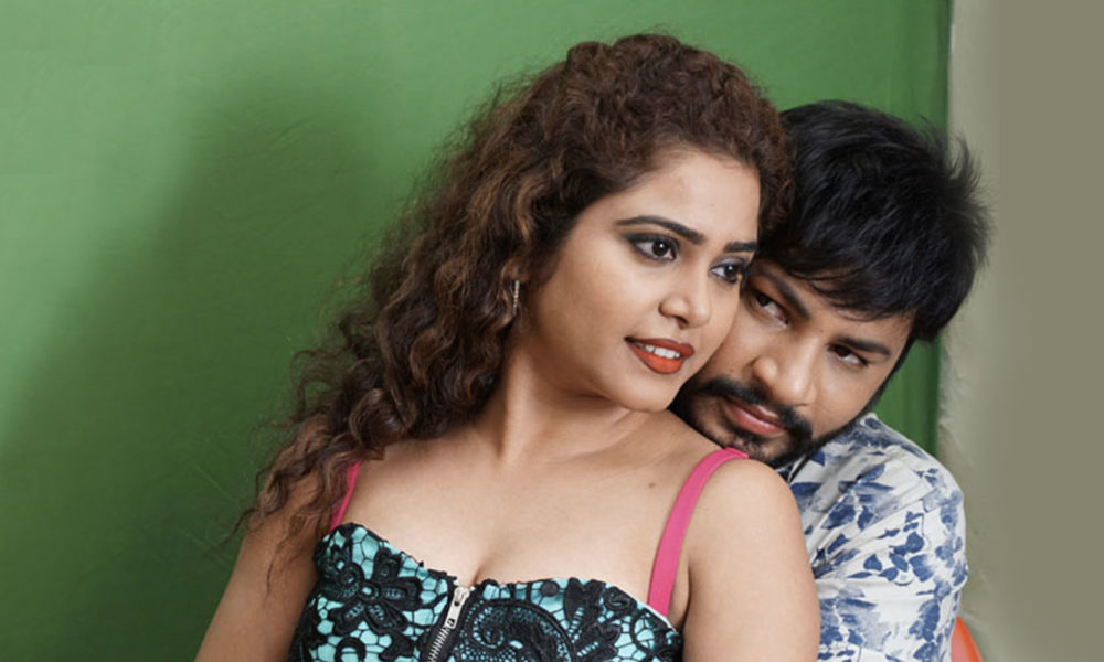Sonakshi Verma stills in Ammayi Premalo Padithe movie