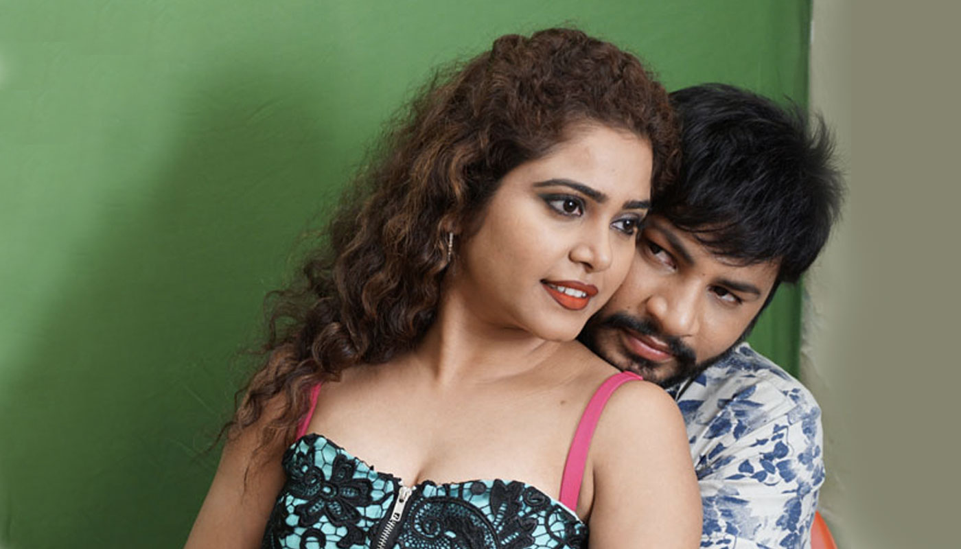 Sonakshi Verma stills in Ammayi Premalo Padithe movie