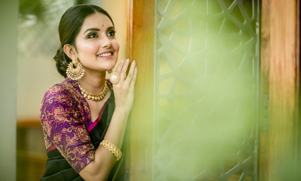 Mahima Nambiar saree stills HD
