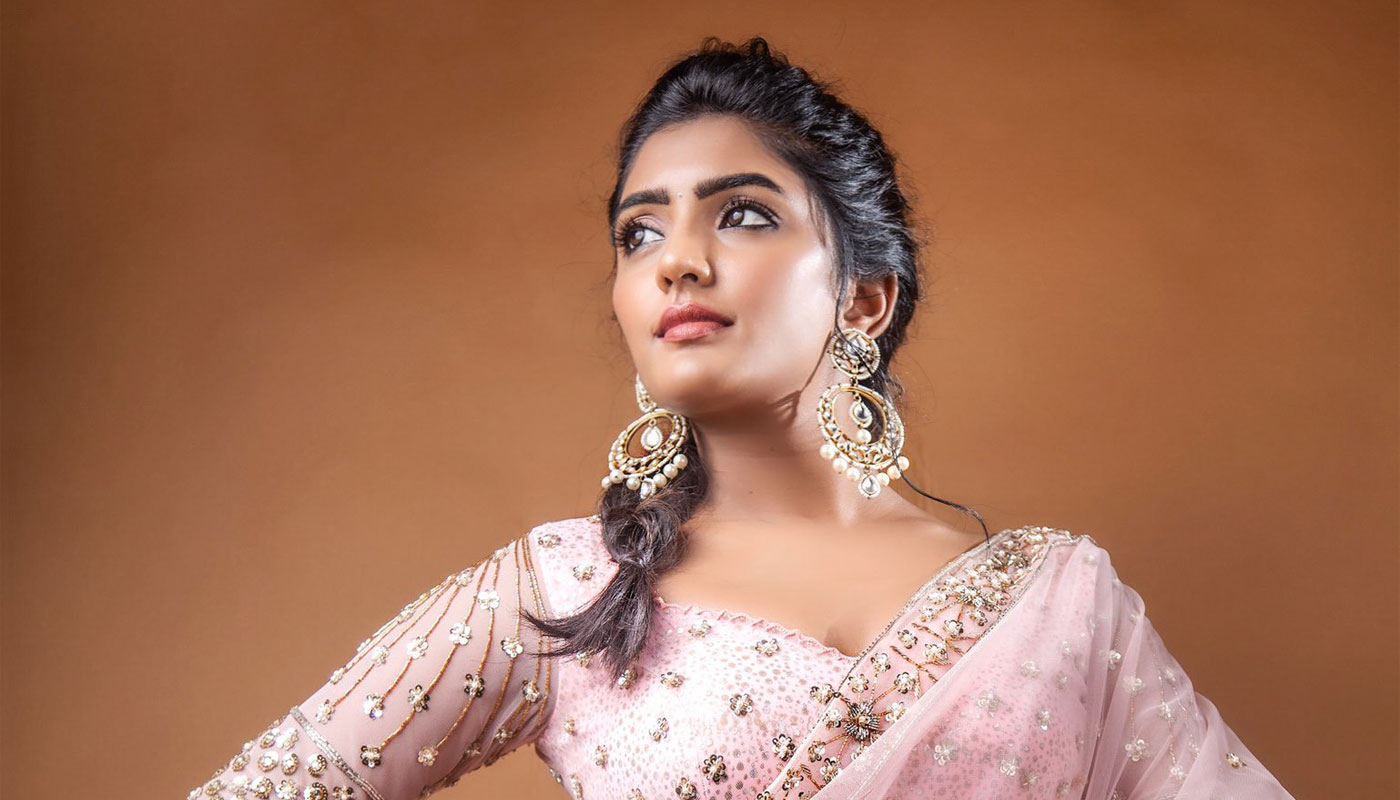 Eesha Rebba stills at Santosham Awards 2019