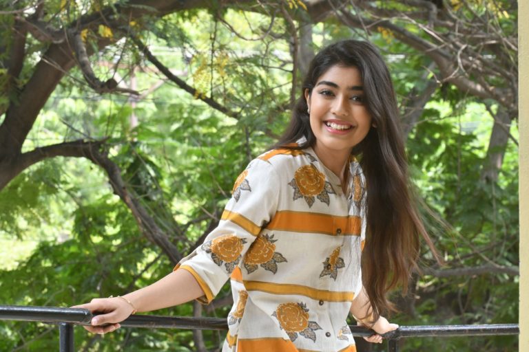 Gargeyi Yellapragada at Evvarikee Cheppoddu interview