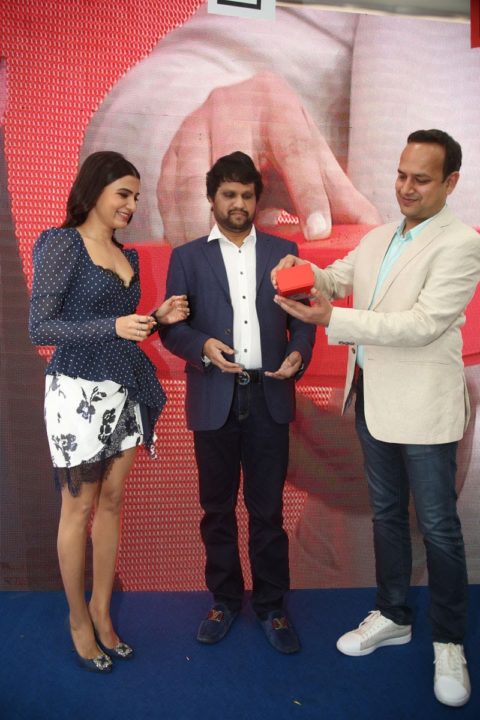 Samantha Akkineni launches OnePlus Mobiles at Big C