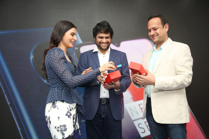 Samantha Akkineni launches OnePlus Mobiles at Big C