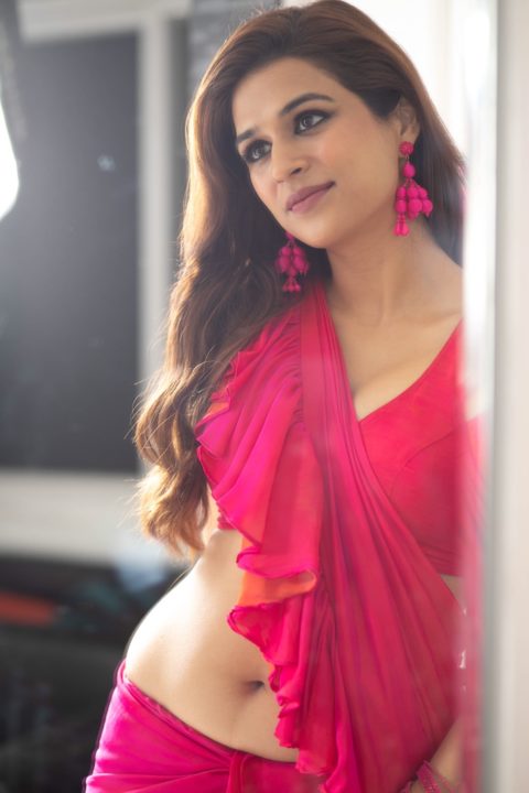 Shraddha Das in Pink Saree