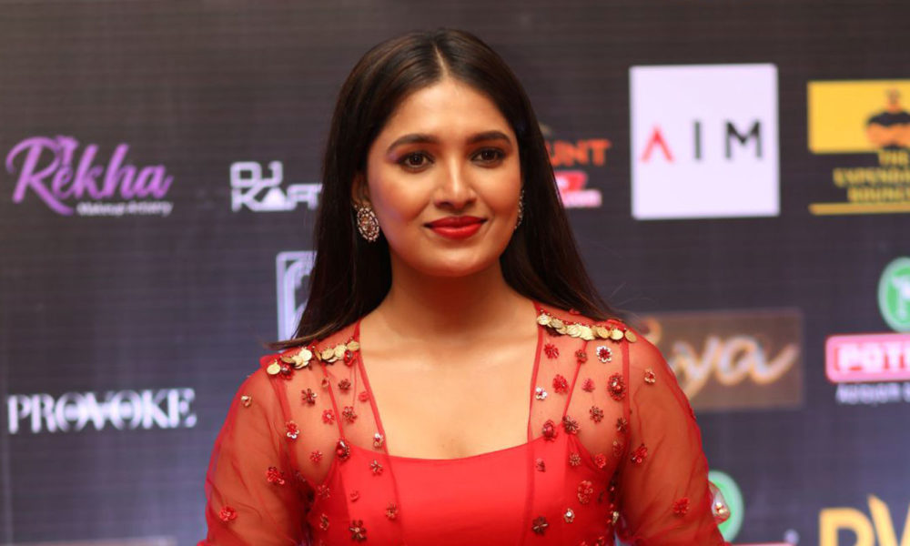 Vani Bhojan stills at D Awards and Dazzle Style Icon Awards
