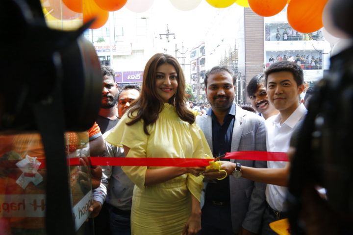 Kajal Aggarwal launches Happi Mobiles at Vizag