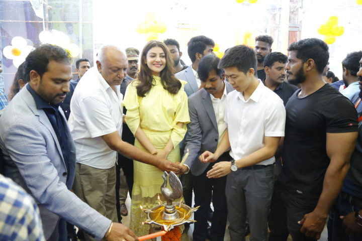 Kajal Aggarwal launches Happi Mobiles at Vizag