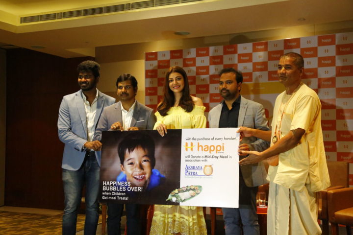 Kajal Aggarwal launches Happi Mobiles at Vizag