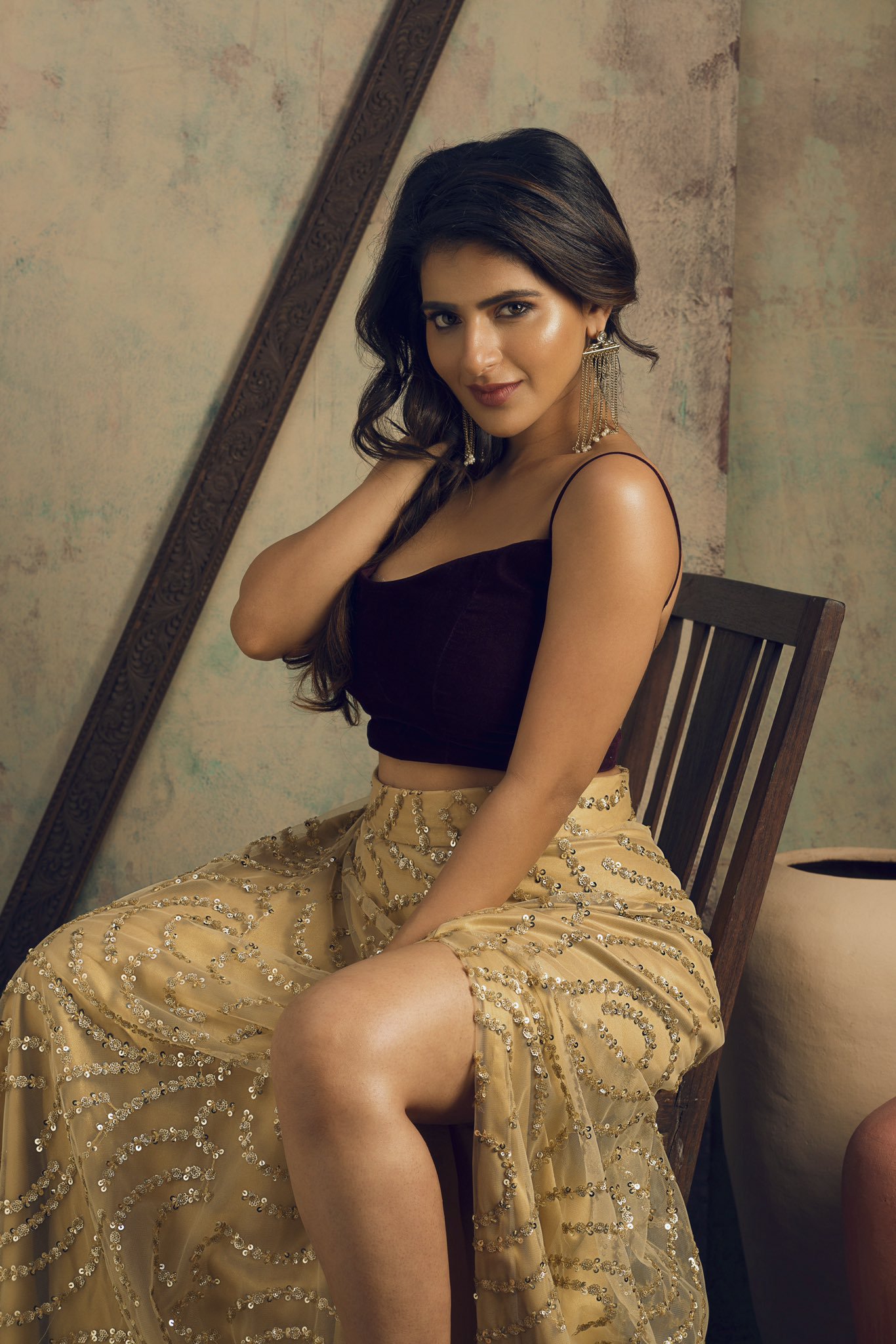 Iswarya Menon photoshoot stills by Prashun Prashanth