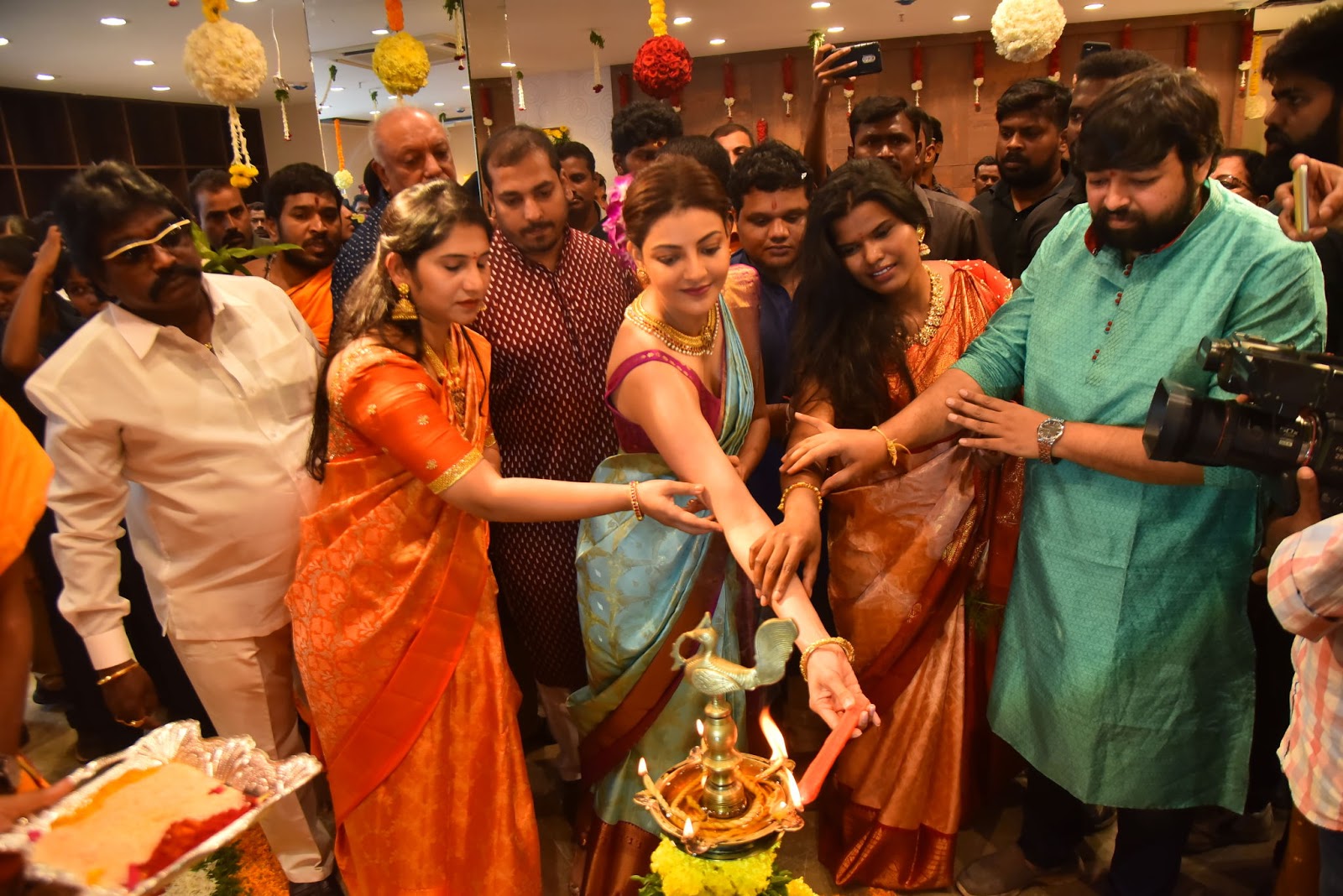 Kajal Aggarwal saree stills at Vidhatri Shopping Mall launch