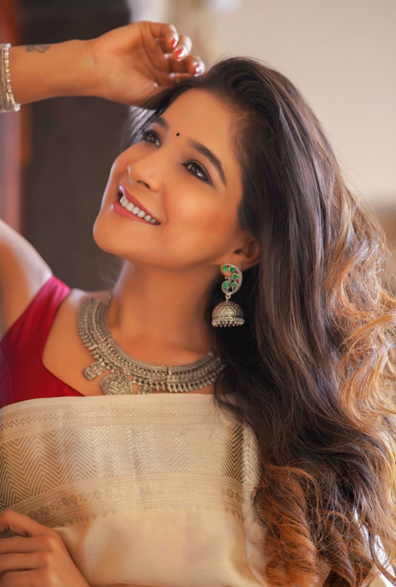 Sakshi Agarwal saree stills