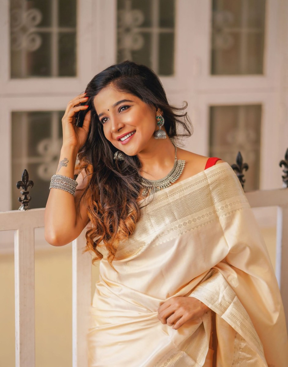 Sakshi Agarwal saree stills