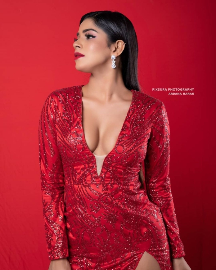 Divyabharathi hot cleavage photoshoot stills
