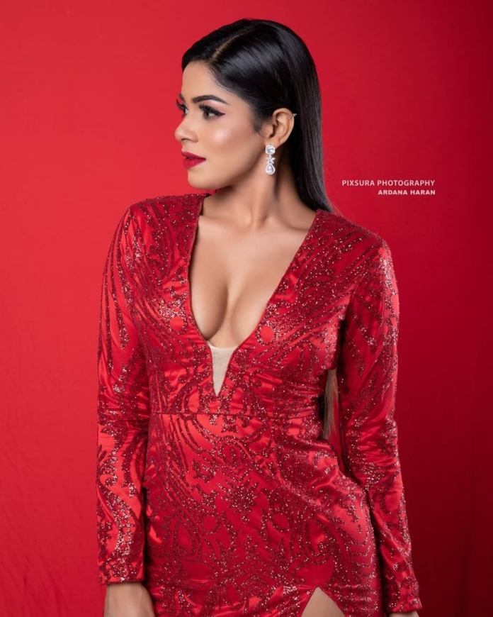Divyabharathi hot cleavage photoshoot stills