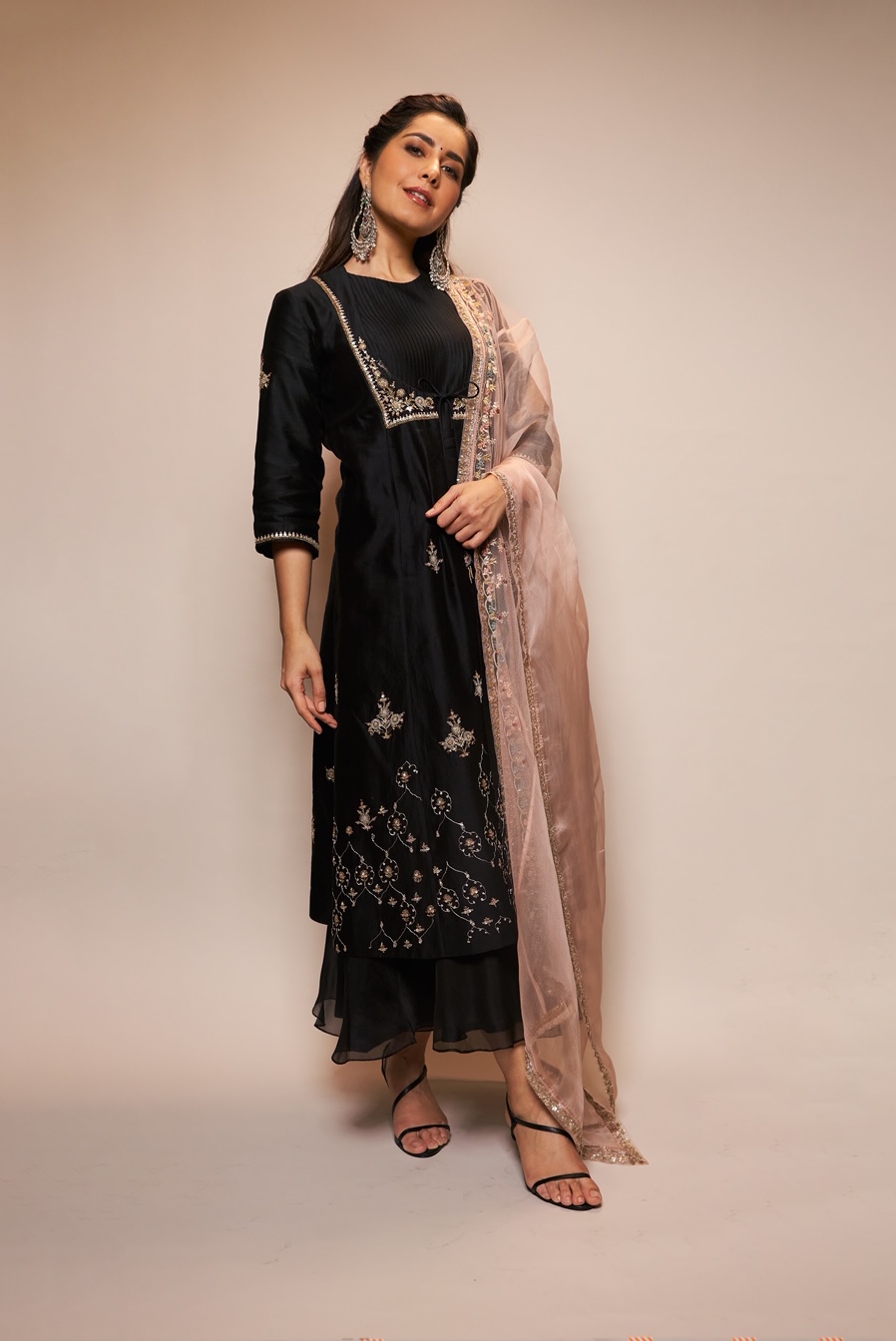 Raashi Khanna stills in Black Embroidered Kurta