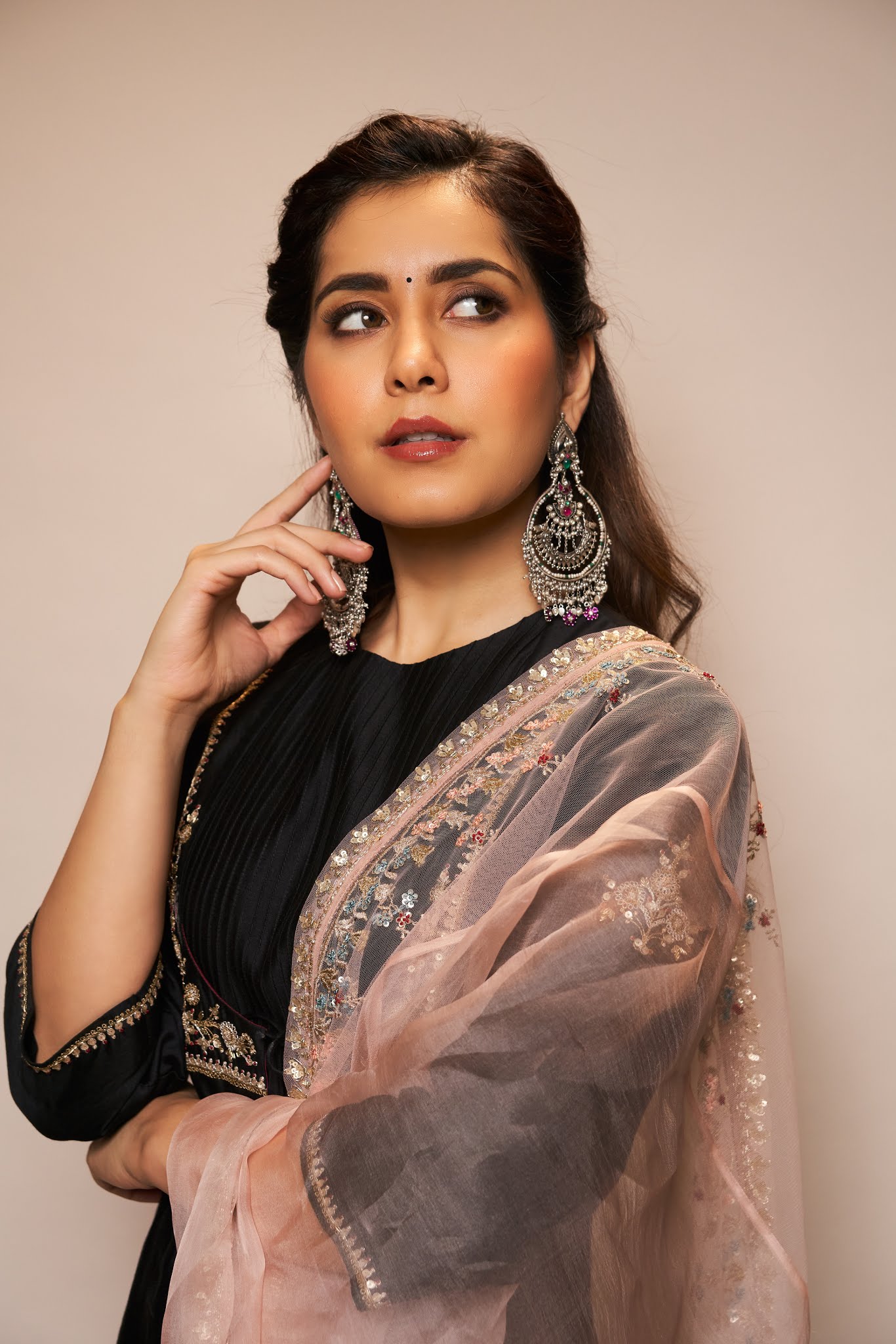 Raashi Khanna stills in Black Embroidered Kurta