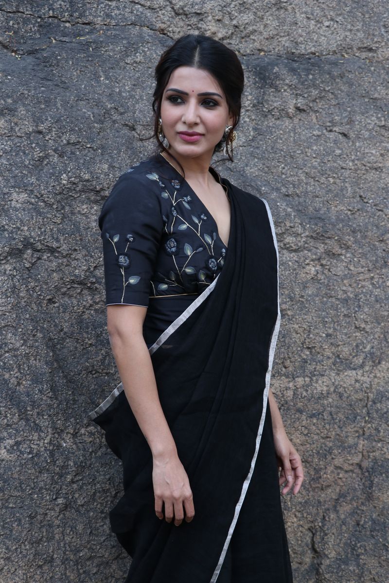 Samantha Akkineni in black saree stills at Jaanu press meet