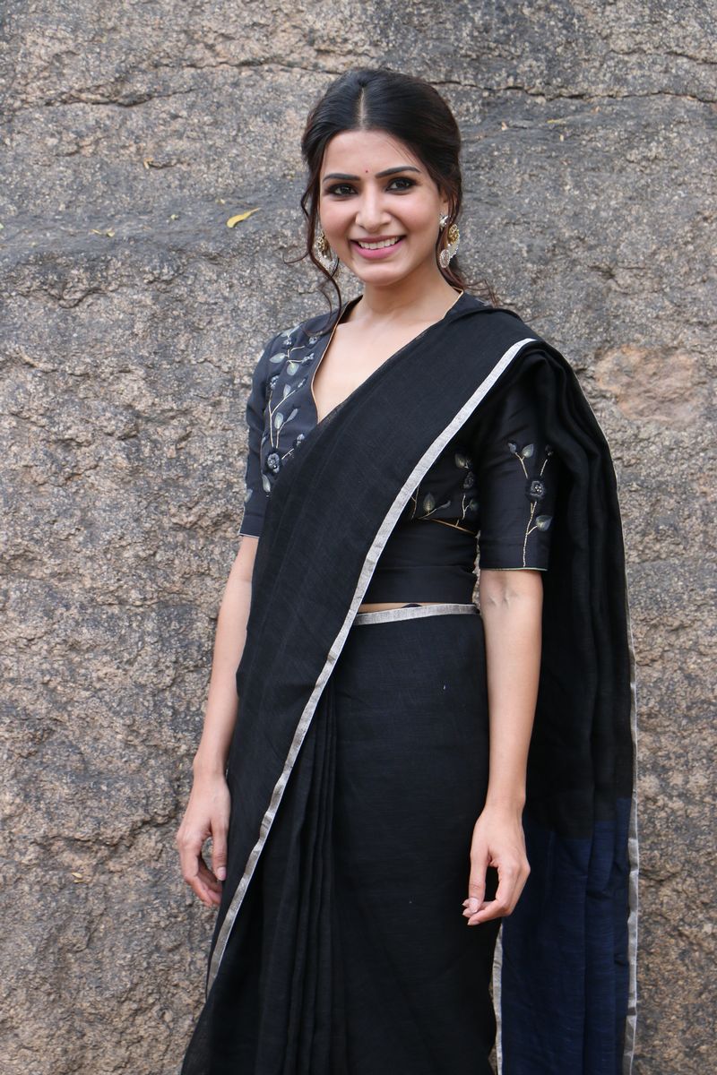 Samantha Akkineni in black saree stills at Jaanu press meet