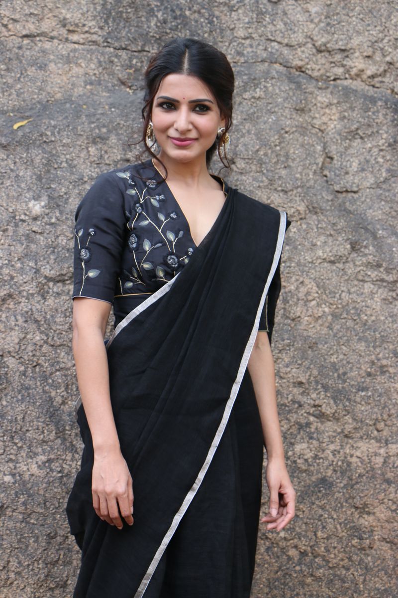 Samantha Akkineni in black saree stills at Jaanu press meet