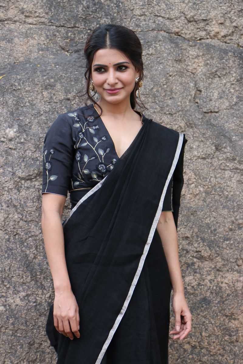 Samantha Akkineni in black saree stills at Jaanu press meet