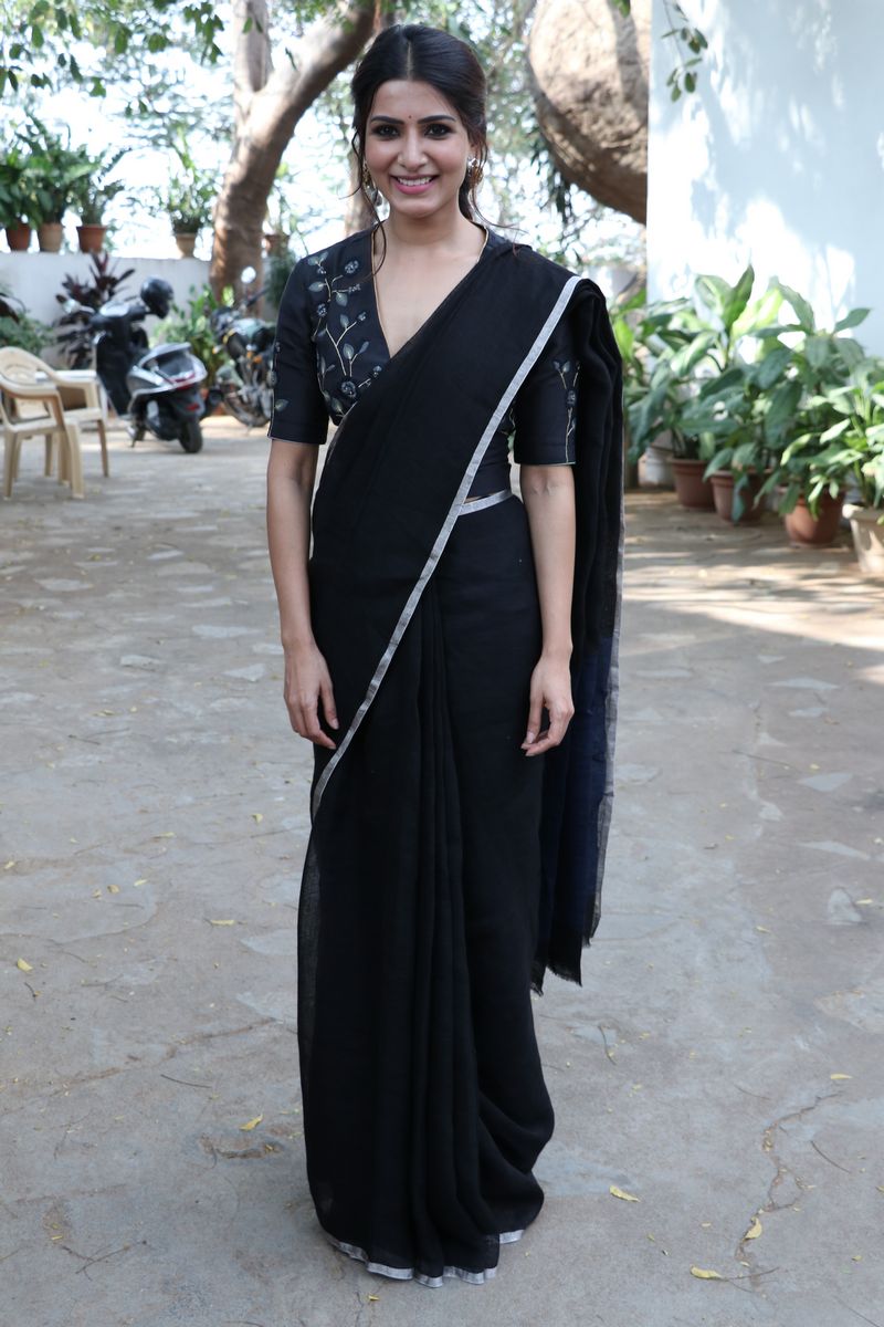 Samantha Akkineni in black saree stills at Jaanu press meet