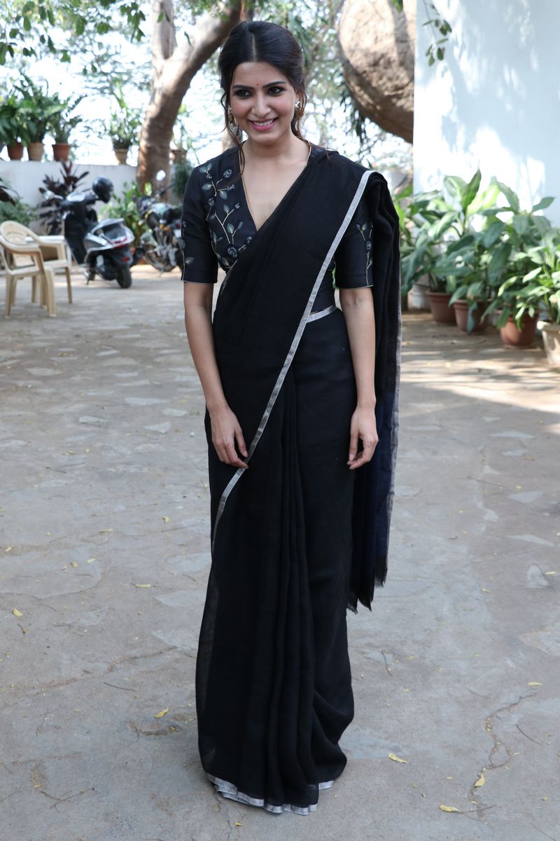 Samantha Akkineni in black saree stills at Jaanu press meet