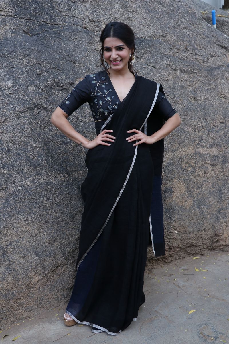 Samantha Akkineni in black saree stills at Jaanu press meet