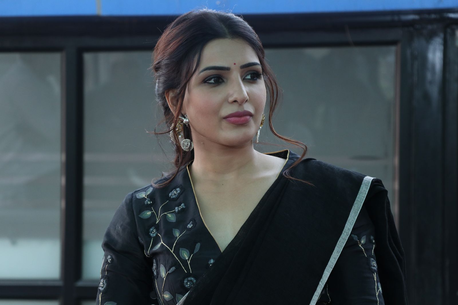 Samantha Akkineni in black saree stills at Jaanu press meet