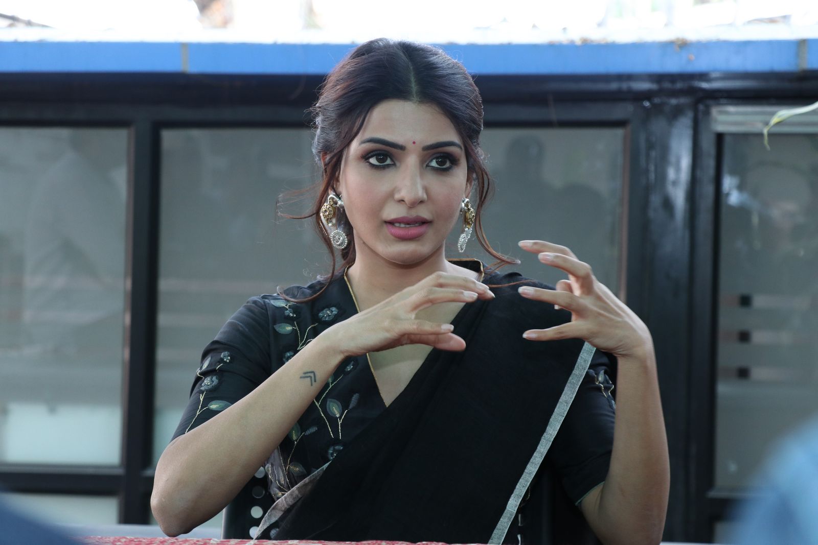 Samantha Akkineni in black saree stills at Jaanu press meet