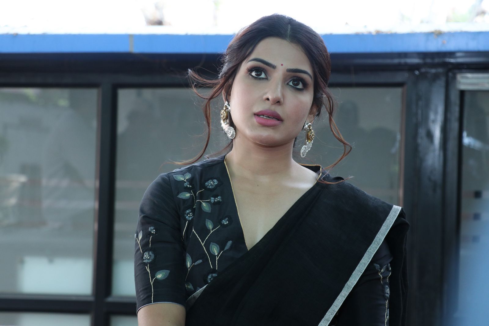 Samantha Akkineni in black saree stills at Jaanu press meet