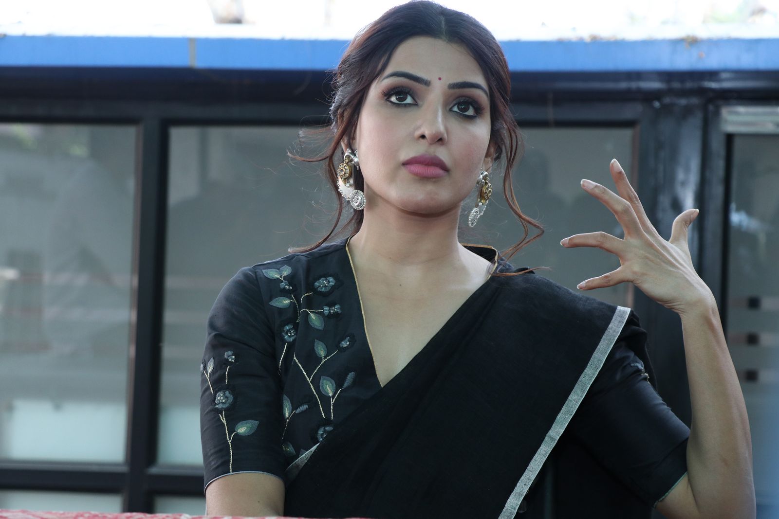 Samantha Akkineni in black saree stills at Jaanu press meet