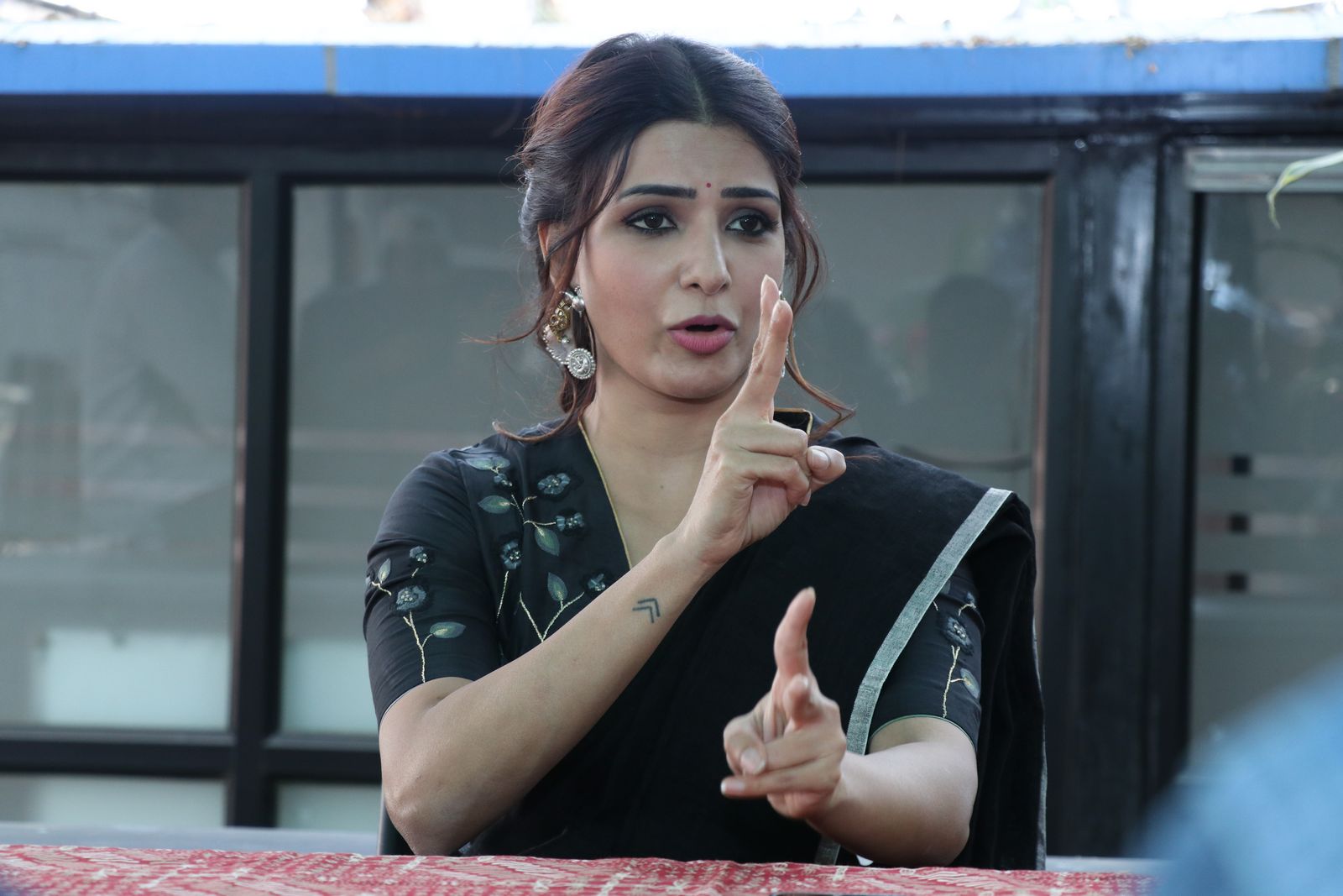 Samantha Akkineni in black saree stills at Jaanu press meet