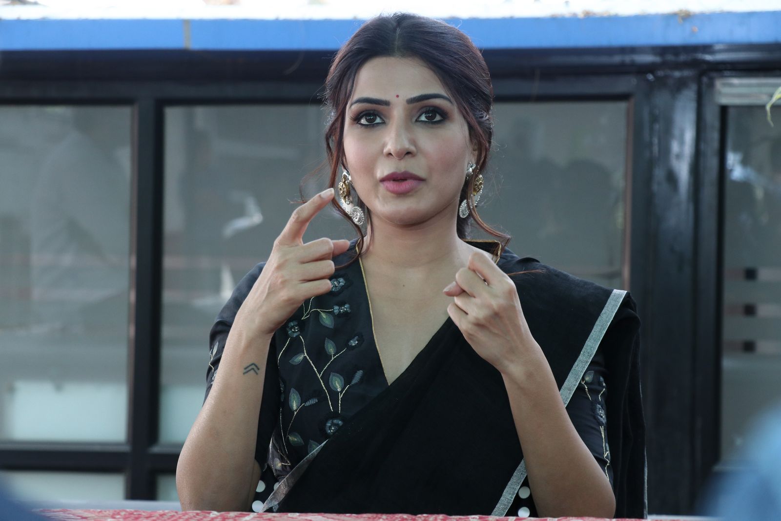 Samantha Akkineni in black saree stills at Jaanu press meet