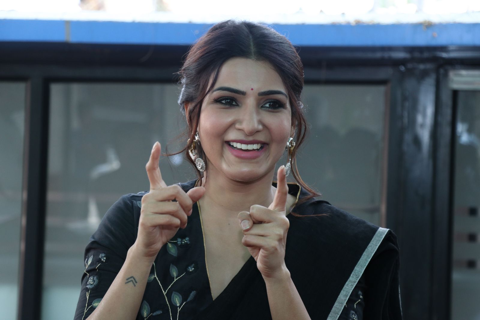 Samantha Akkineni in black saree stills at Jaanu press meet