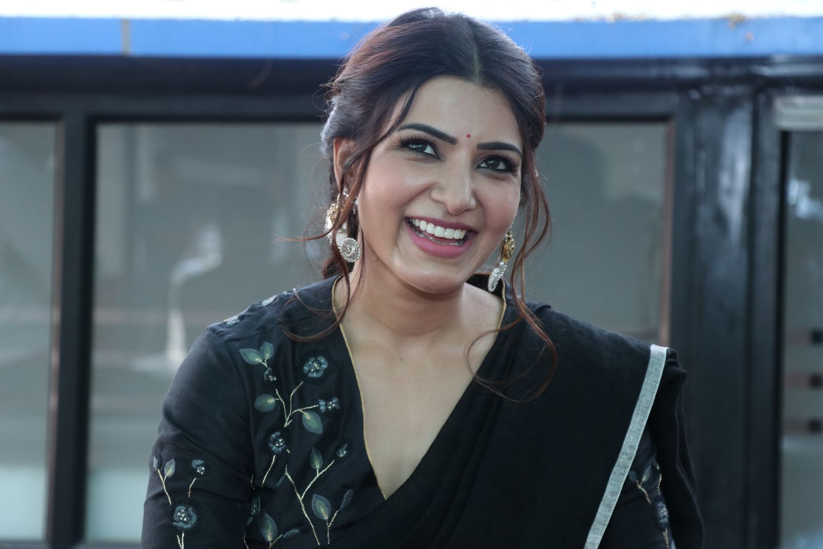 Samantha Akkineni in black saree stills at Jaanu press meet